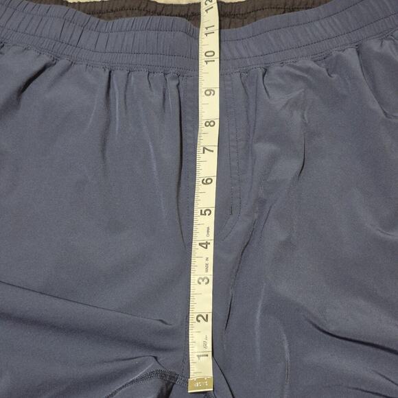 Rhone Shorts Men XL Navy Multi Zip Pockets Outdoor Stretch Athletic Logo Preppy - Picture 7 of 9